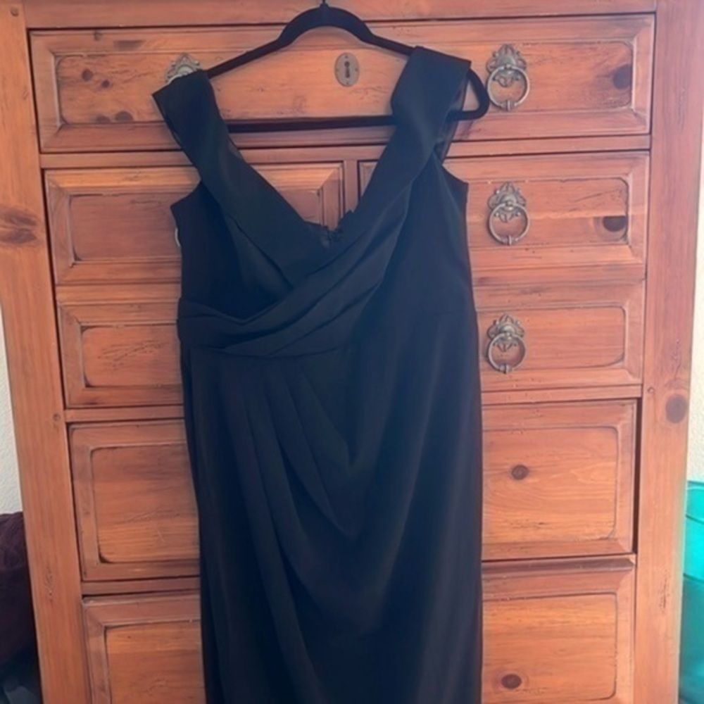 City Chic Black Lined Maxi Dress Size Medium NWT